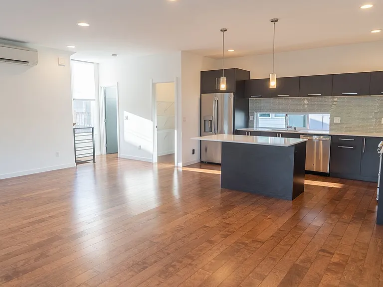 2614 SW Genesee St — Photo 4