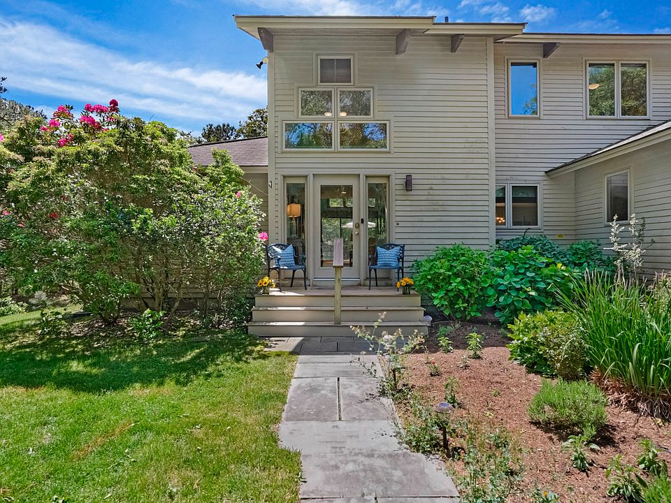 1st image of 18 Puritan Dr