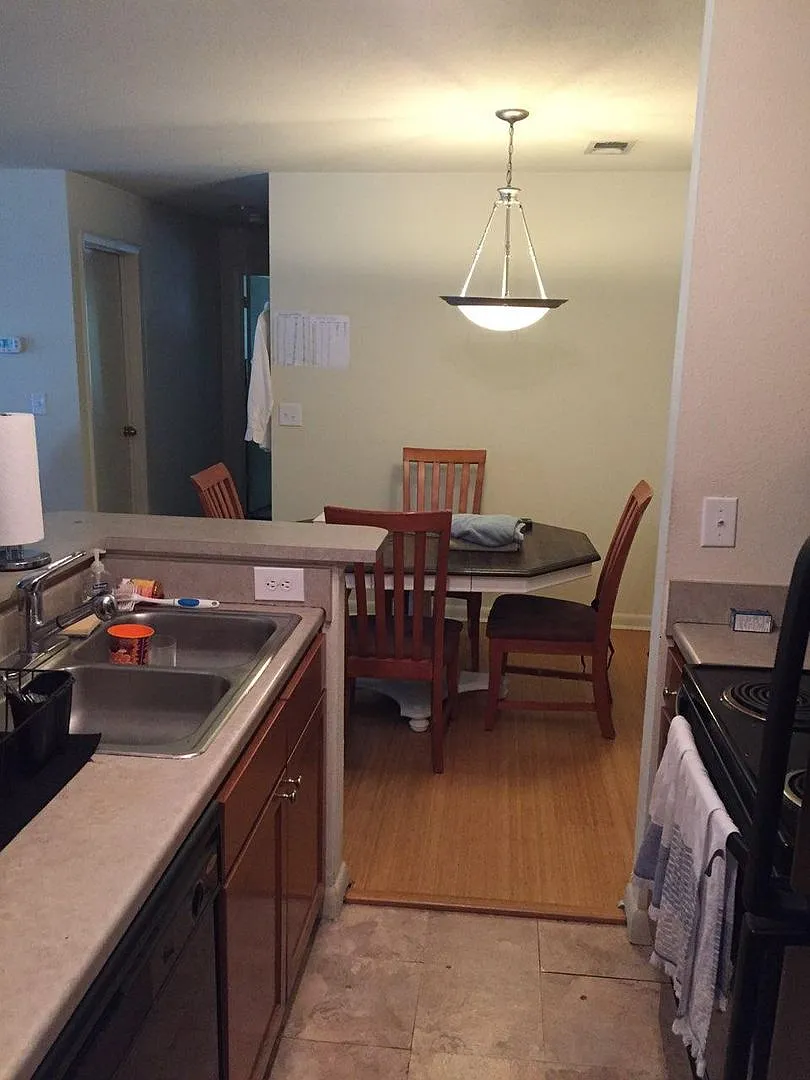 277 Alexandra — Photo 3