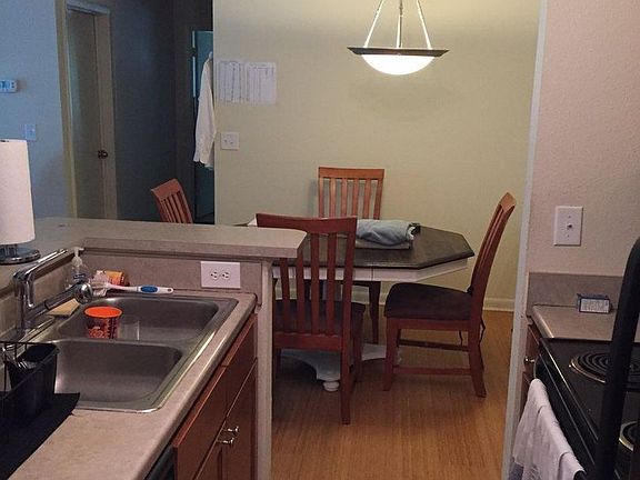 3rd image of 277 Alexandra Dr Unit 7