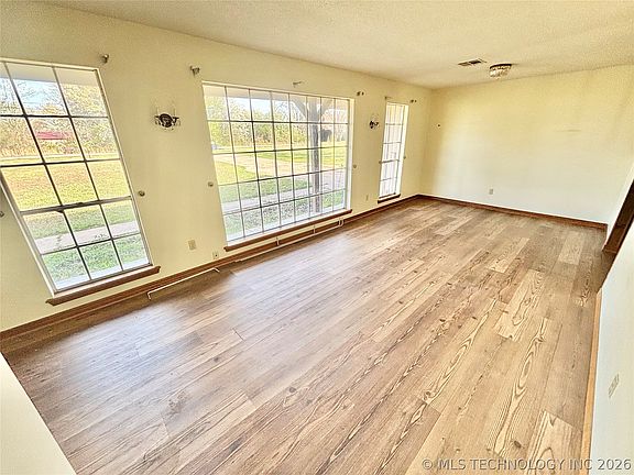 4th image of 402 S Sockey St