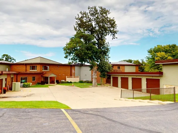 808 Lake Chapeau Dr APT 105, Albert Lea, MN 56007
