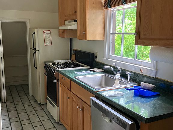 kichen overlooks driveway on Grandview ave.