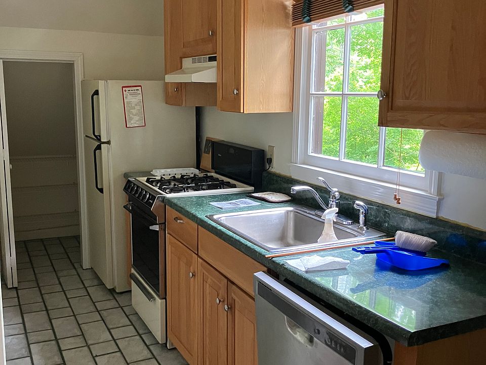 kichen overlooks driveway on Grandview ave.