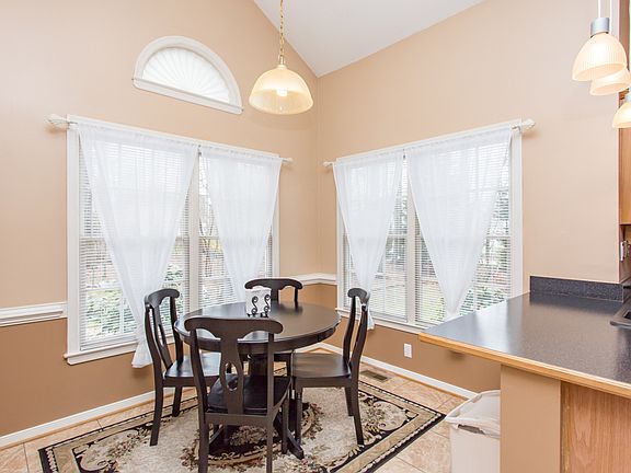 5th image of 6007 Oak Landing Dr