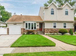 2660 Sacco Pl, Bellmore, NY 11710