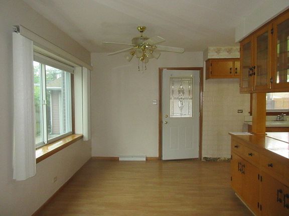 5th image of 702 Campbell Ave