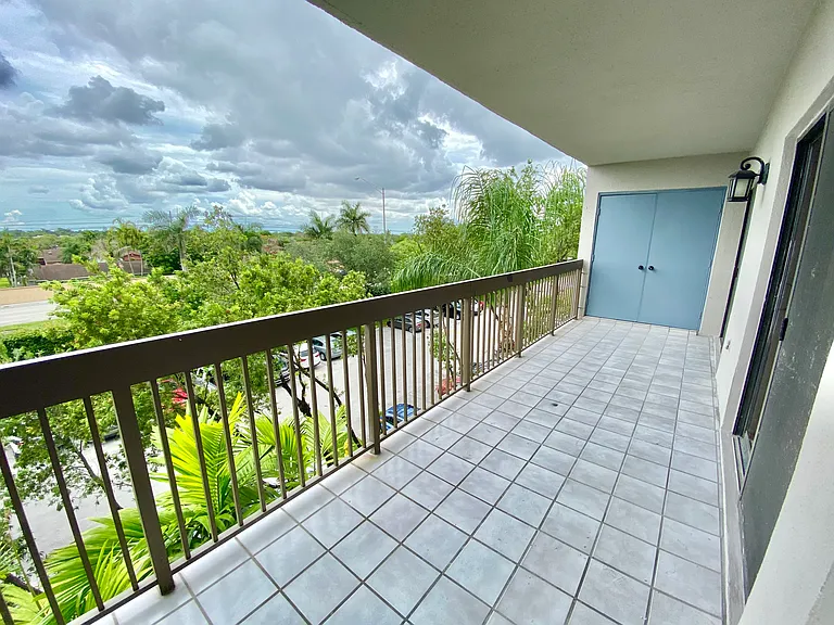 13250 SW 88th Ter N #402 — Photo 9