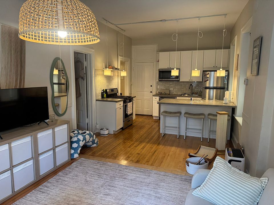 LR towards Kitchen/Countertop Bar Area