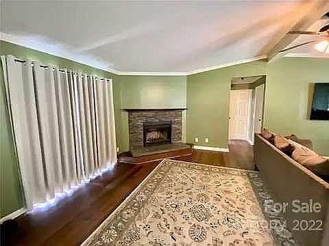 3rd image of 27 Sugarloaf Ln