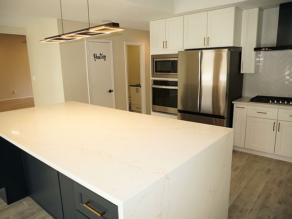 3rd image of 2721 Timberleaf Dr