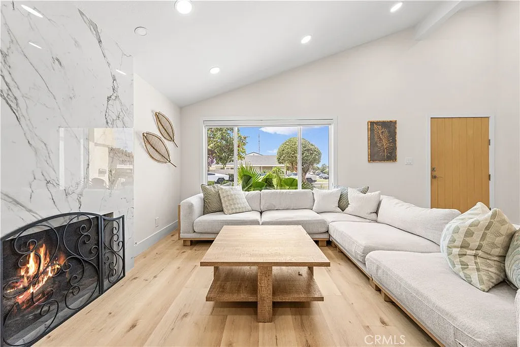 5 bed, 4.5 bath, 2732 sqft, $7,000 — Photo 4