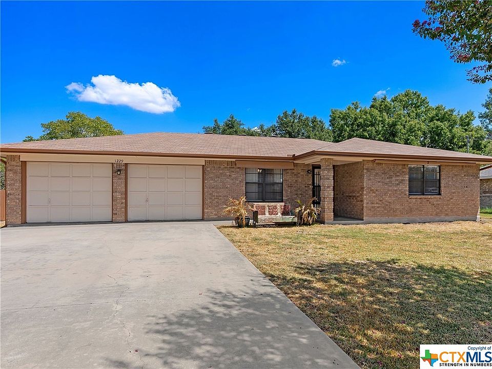 1st image of 1229 Oleander Dr