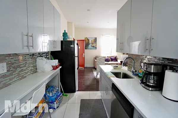Rented by Mdrn Residential | media 11