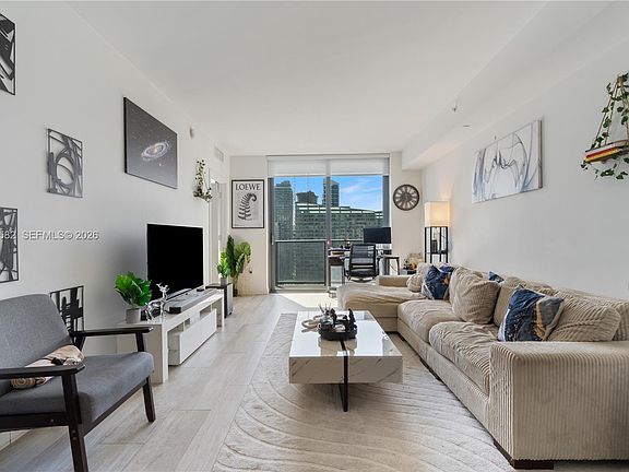 2nd image of 55 SW 9th St Unit 3005
