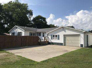 512 Maple Ave, Neoga, IL 62447