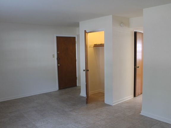 5th image of 1008-12 Crain St #10C3