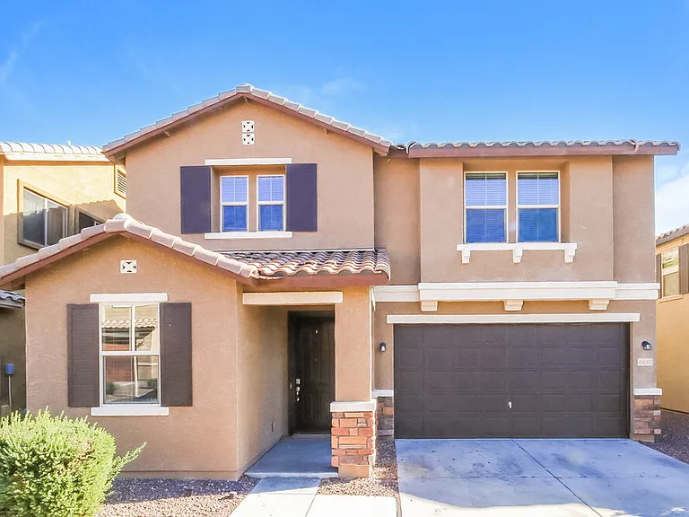 5637 E Alder Ave — Photo 1