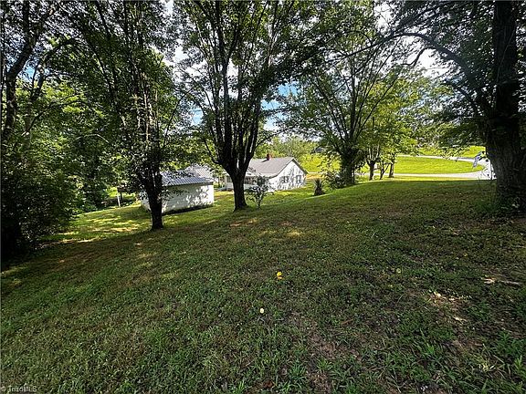 4th image of 4282 Statesville Rd