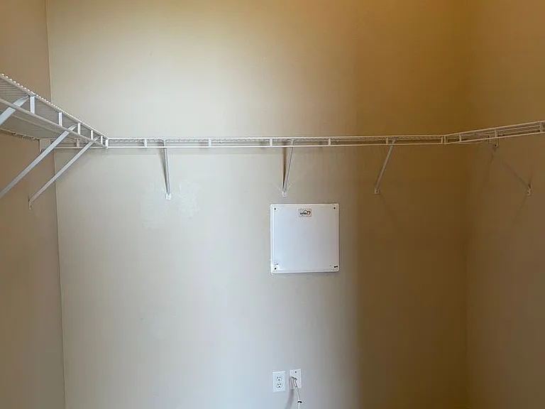 213 Towerview Dr E — Photo 12
