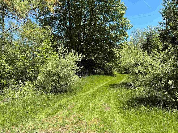 3rd image of 7176 N Stark Rd