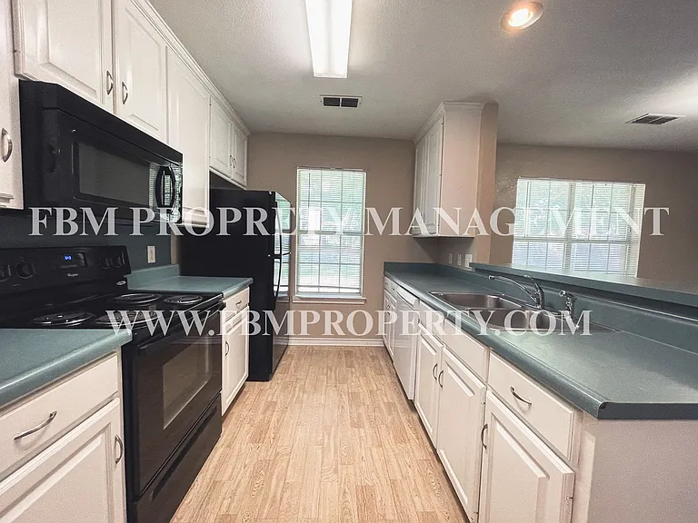 505 E Burnett St — Photo 6