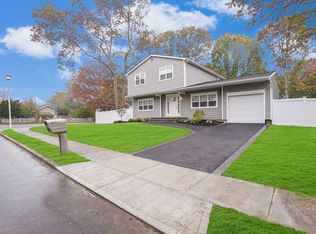 36 Goodwill Ln, Holbrook, NY 11741
