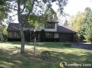 S40W27057 Heather Dr, Waukesha, WI 53189