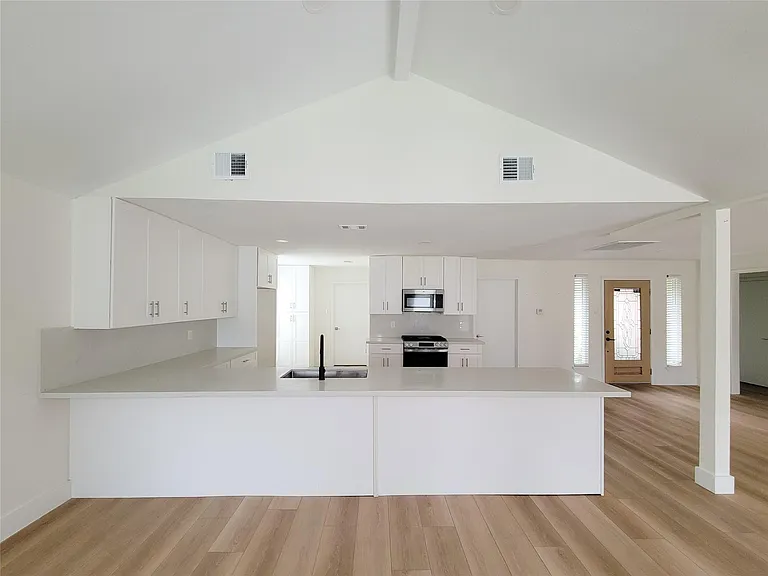 8103 Wind Forest Dr — Photo 10