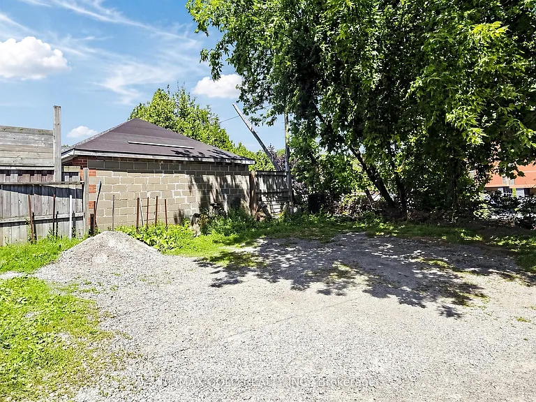 746 King St W — Photo 47