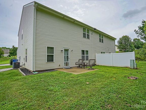 4th image of 113 Woodbridge Cir