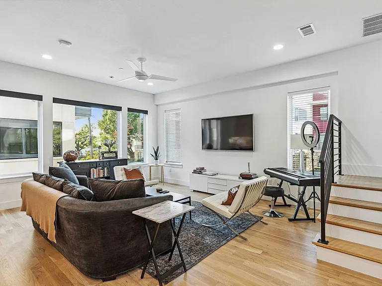2912 Hawthorne Ave #101 — Photo 5