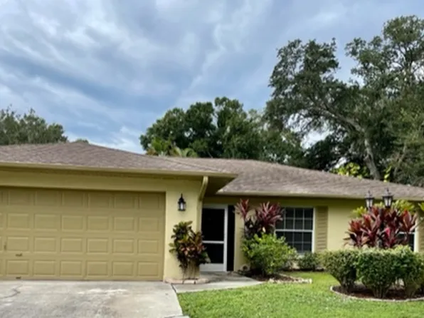 8344 Brandeis Cir W, Sarasota, FL 34243