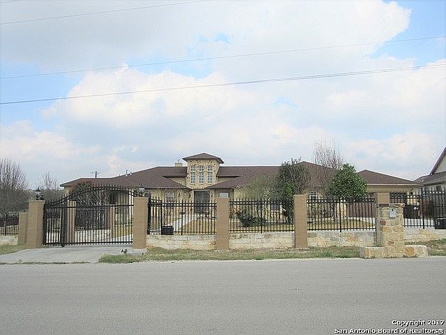 1st image of 2410 Mountain Laurel Ln