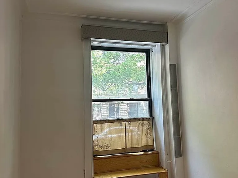 322 E 85th St #1-A — Photo 4