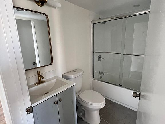 3rd image of 1023 Larch St APT 3