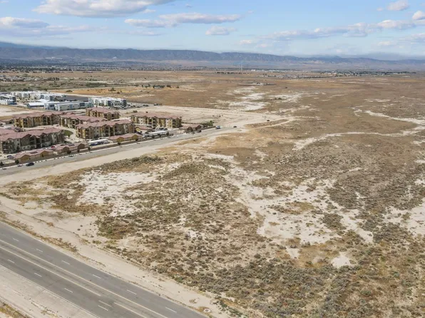 30 Avenue H8, Lancaster, CA 93536