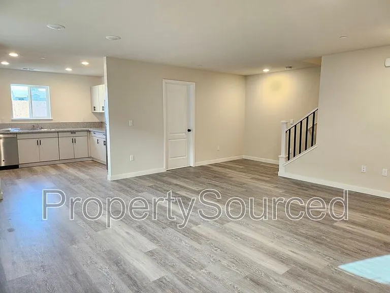 934 W Alameda St #A — Photo 2