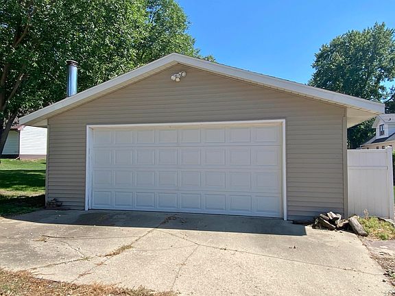 5th image of 715 1st St SE
