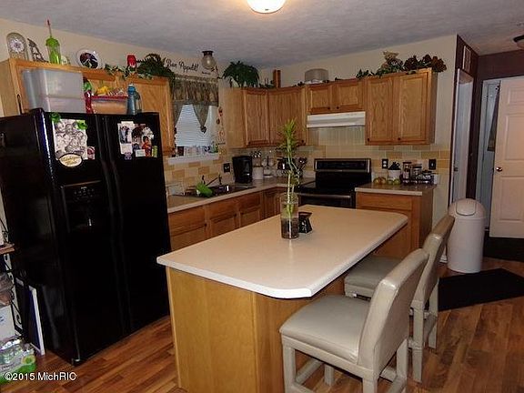 3rd image of 734 Henry Ave SE