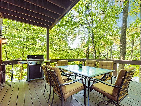 4th image of 391 Birchwood Ln