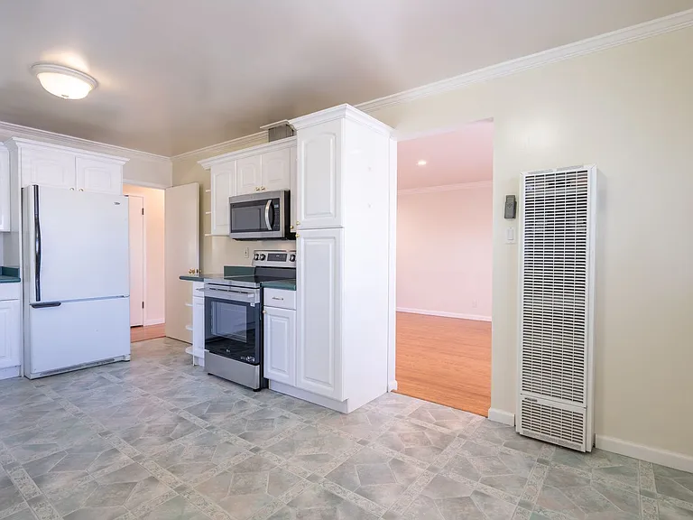 3834 Colegrove St — Photo 5
