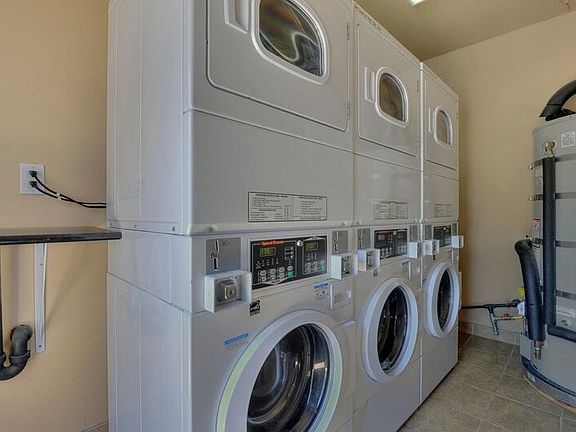 5th image of 925 Pomeroy Ave APT 13
