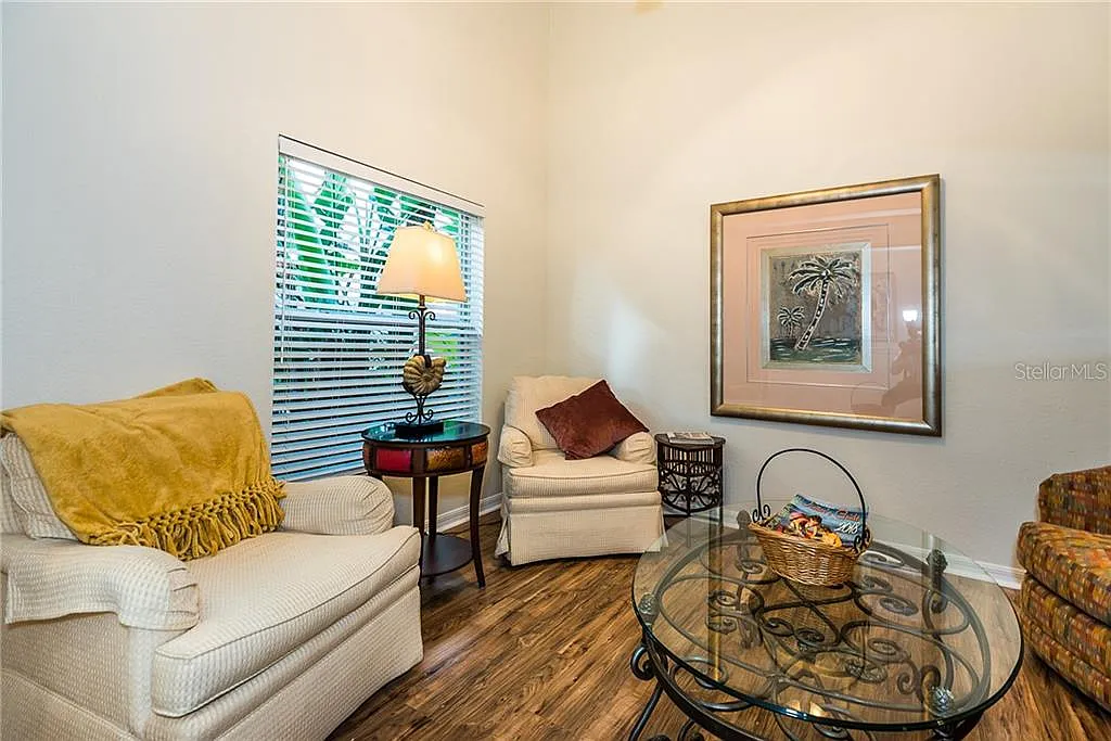 2 bed, 2.0 bath, 1451 sqft, $4,200 — Photo 4