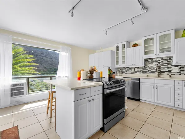1090 Kumukumu St APT C, Honolulu, HI 96825