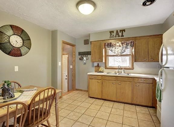 4th image of 838 Dakota St S