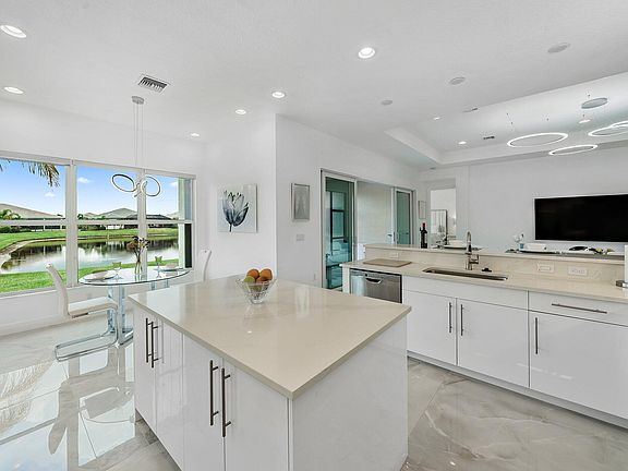 3rd image of 11962 SW Hunter Hill Avenue