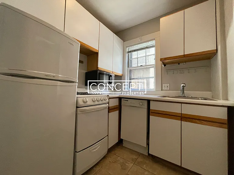 11-13 Story St #2 — Photo 8