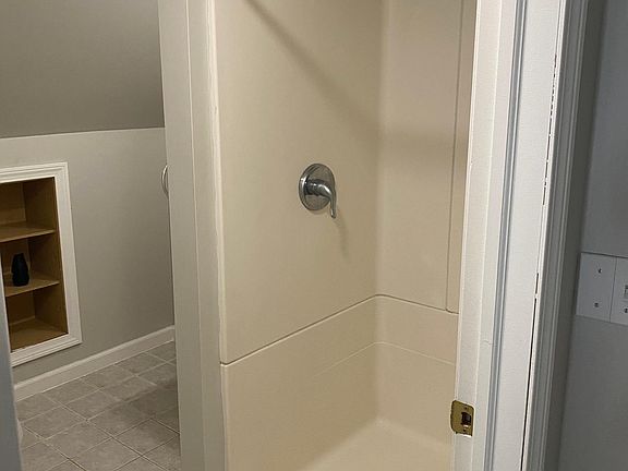 5th image of 8 Lincoln St Floor 3