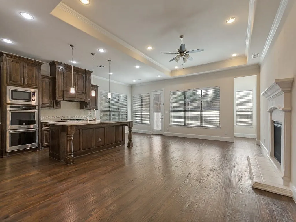 5 bed, 4.5 bath, 3928 sqft, $4,500 — Photo 3